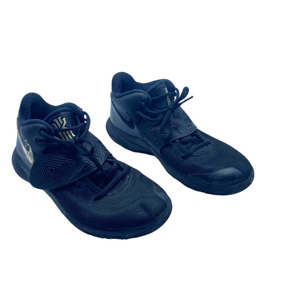 Nike Men 8.5 Black Hashtag Kyrie Flytrap 3 Basketball Shoes Sneakers